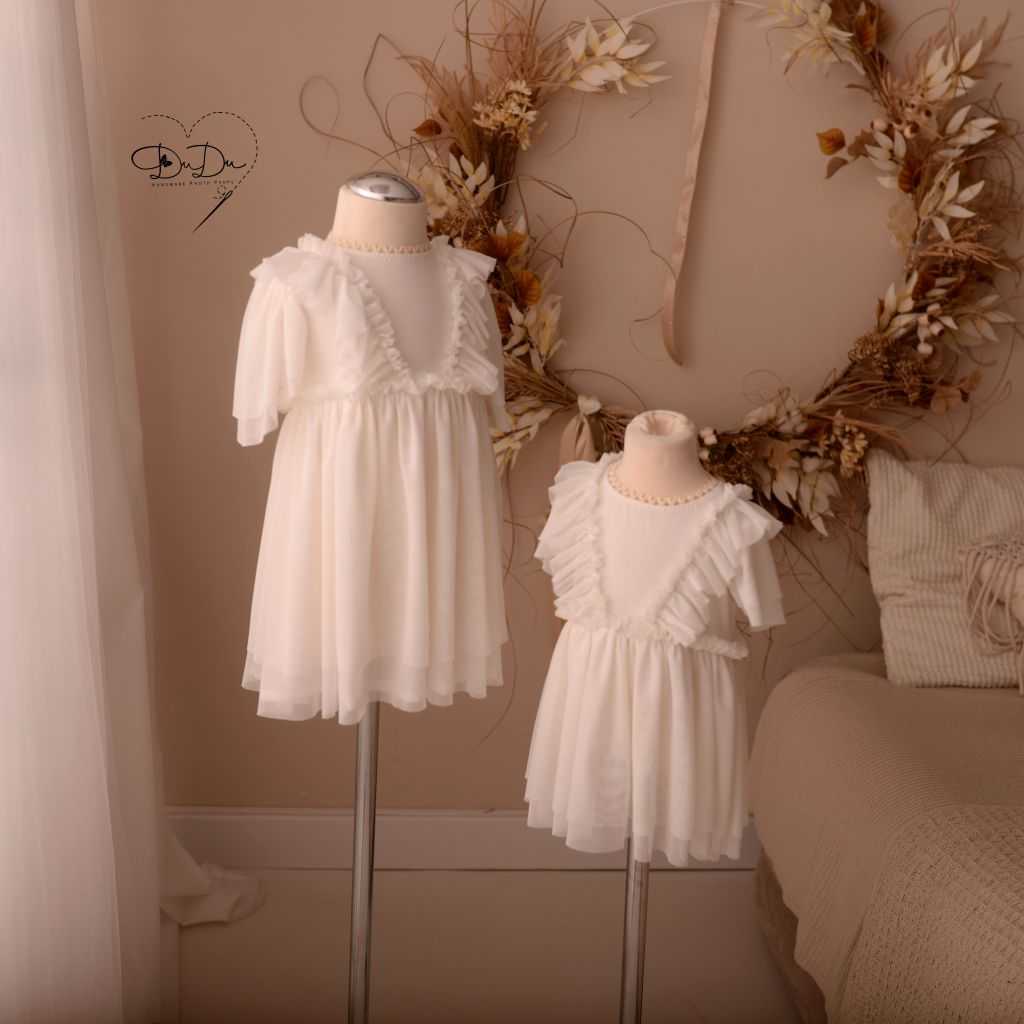 Tiulowa sukienka ecru