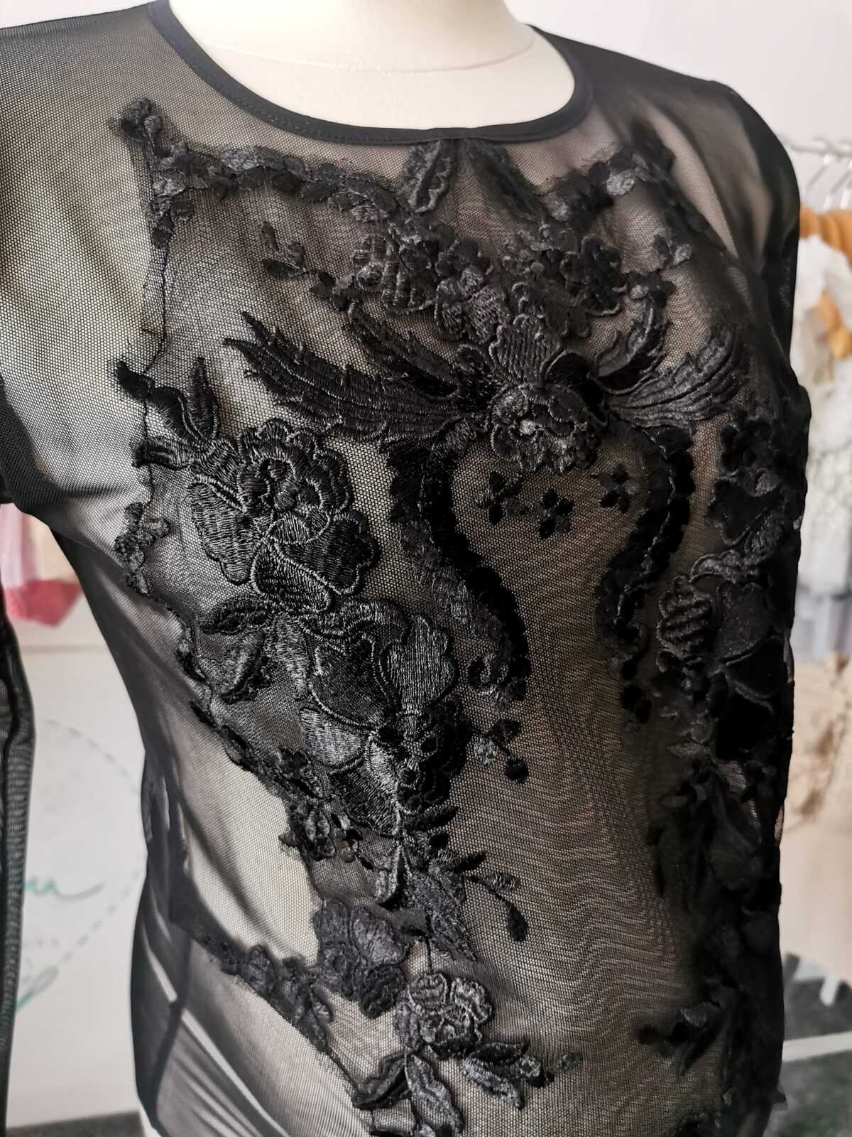 Czarne body tiulowe z aplikacją - obrazek 2