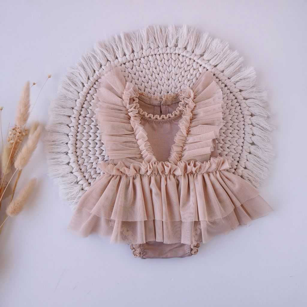 Tiulowe body jasny beż