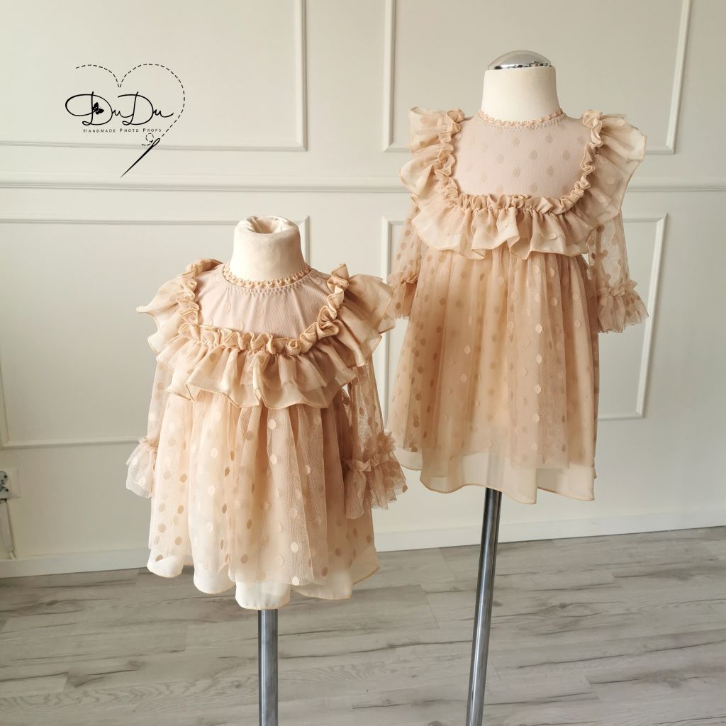 Tiulowa sukienka w kropki