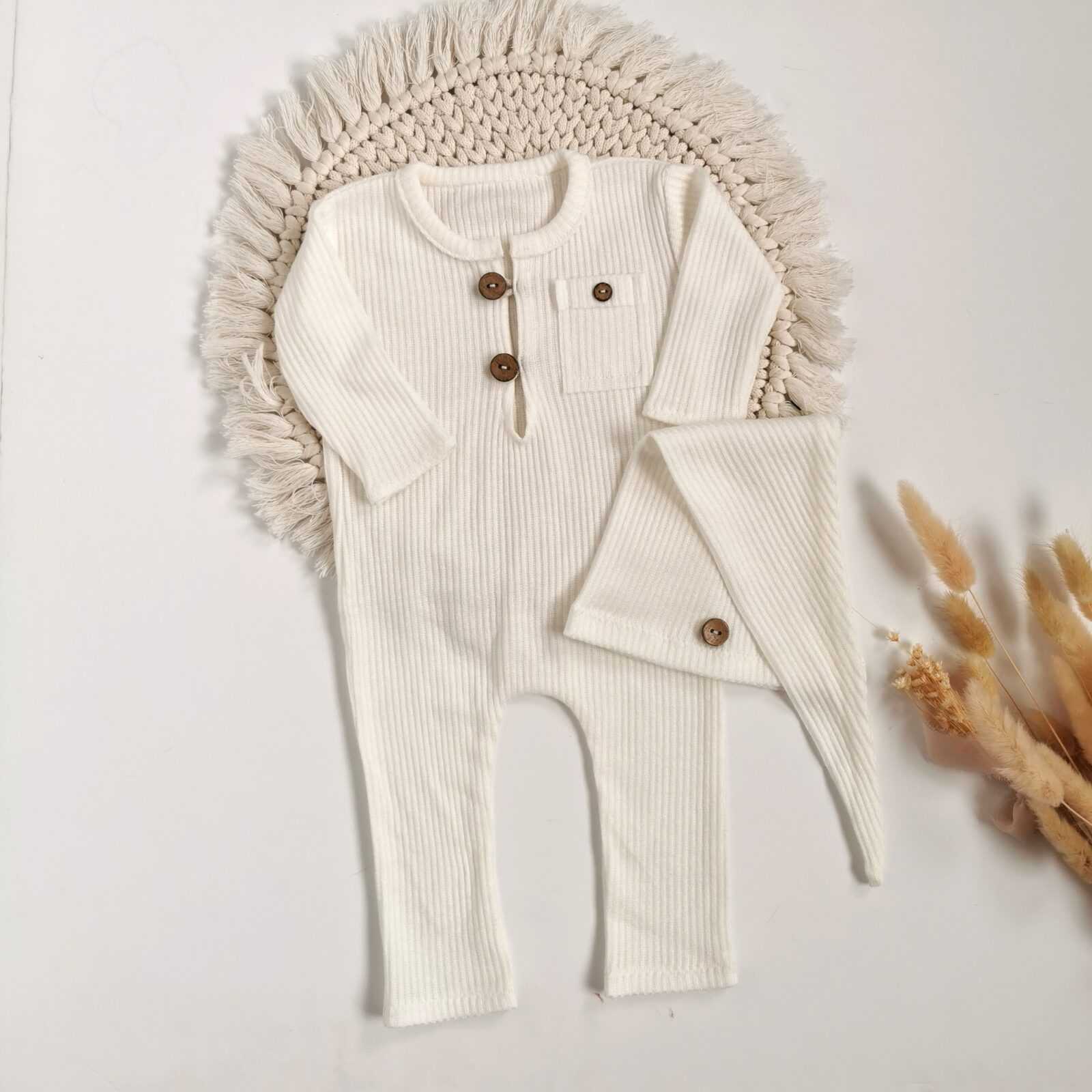 Śmietankowy komplet z czapeczką