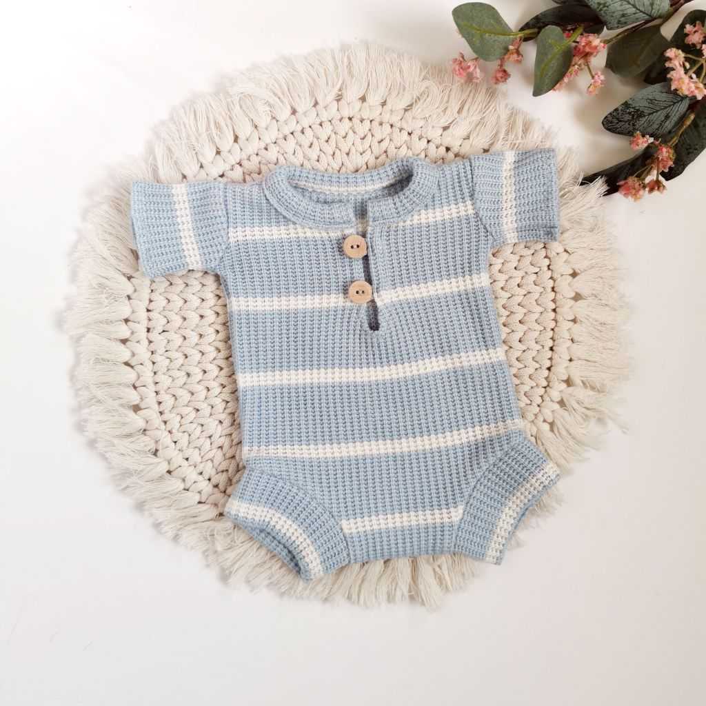 Błękitne body w paski