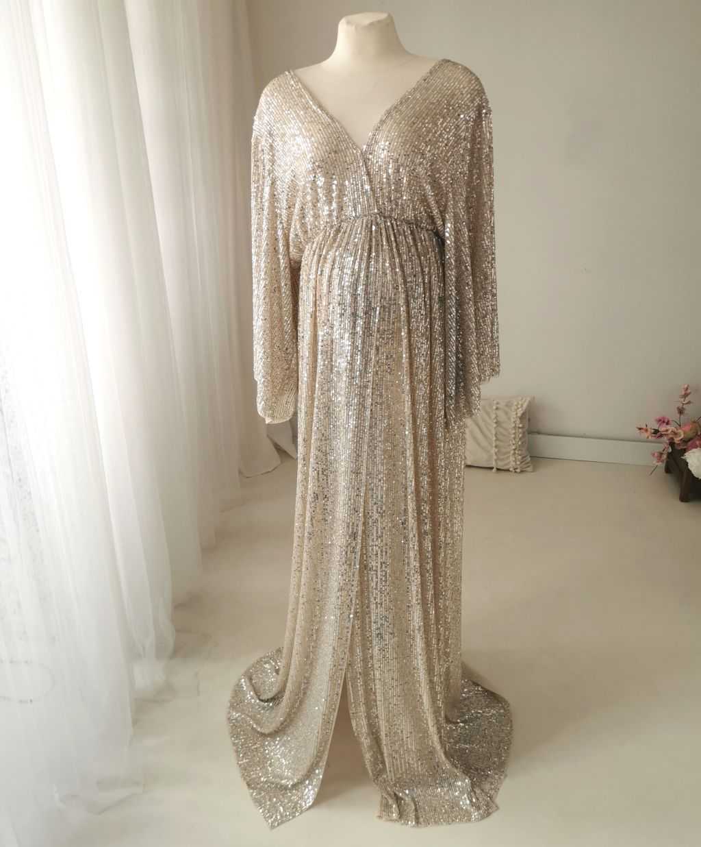 Suknia z cekinami w kolorze szampańskim