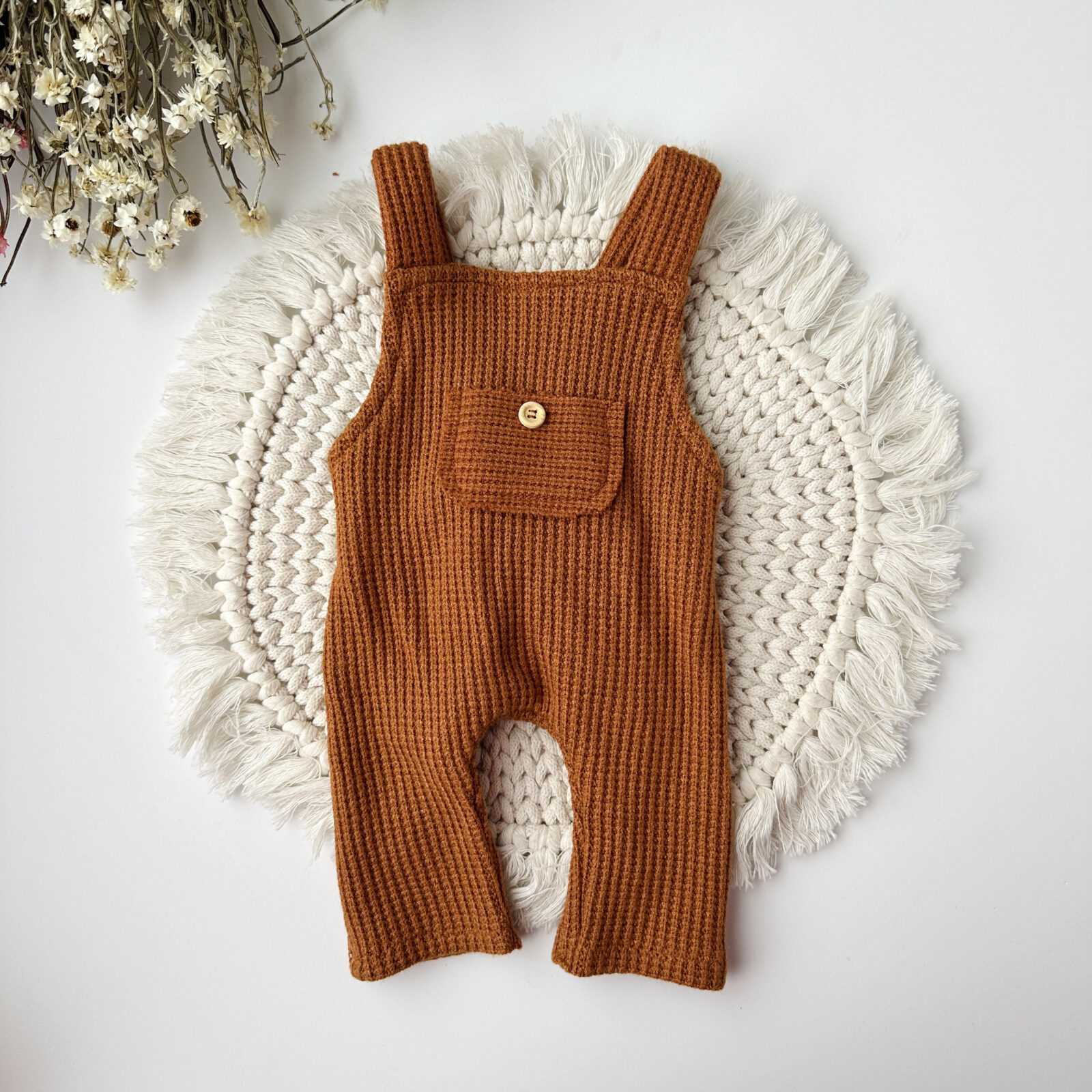 Ogrodniczki w brązie