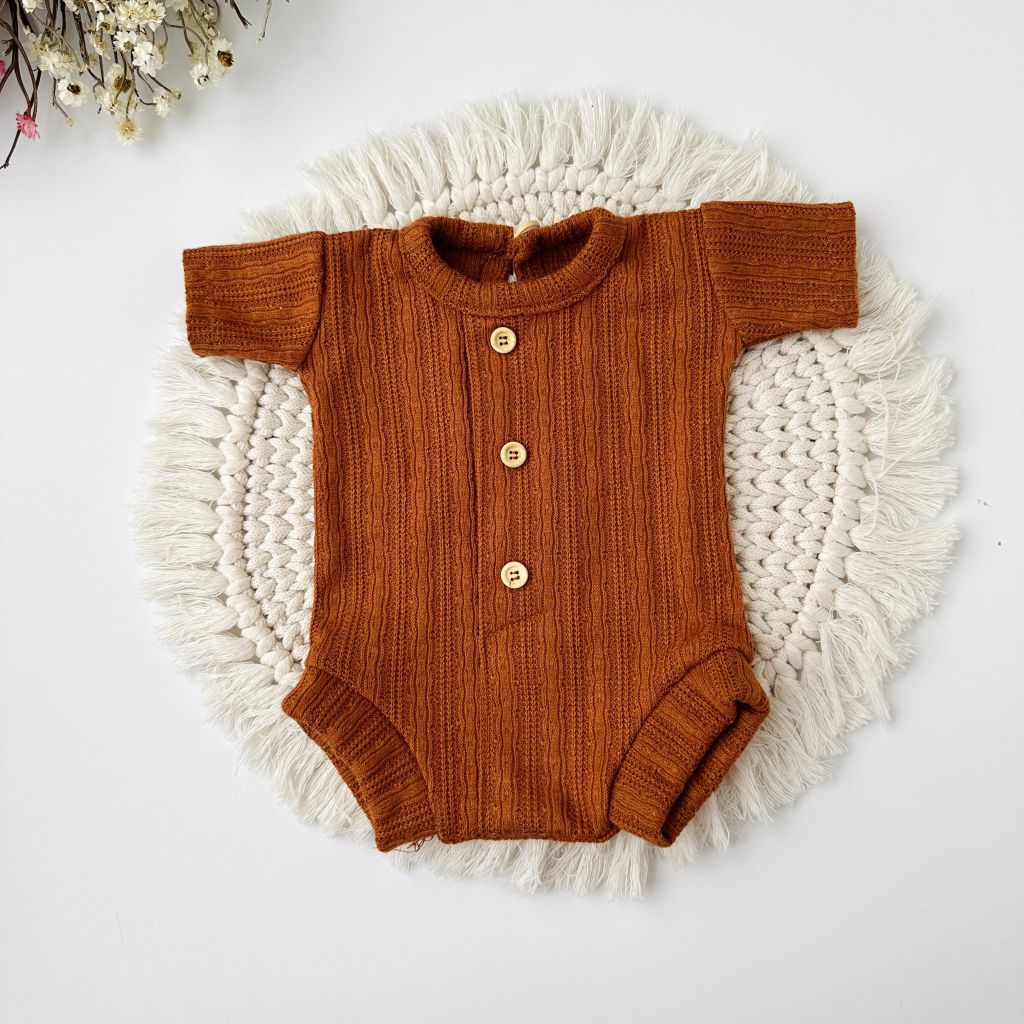 Brązowe body z guziczkami