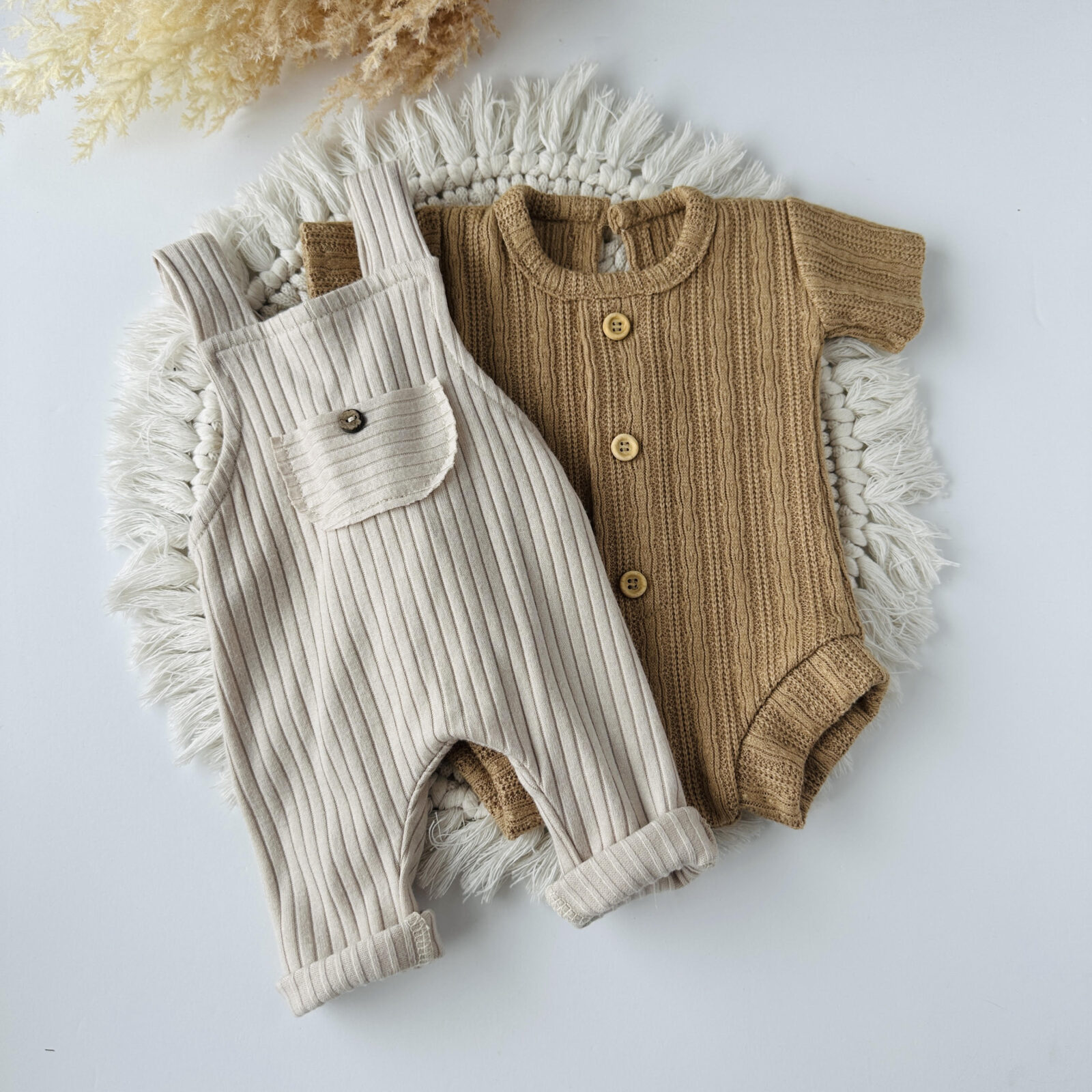 Komplet ogrodniczki i body